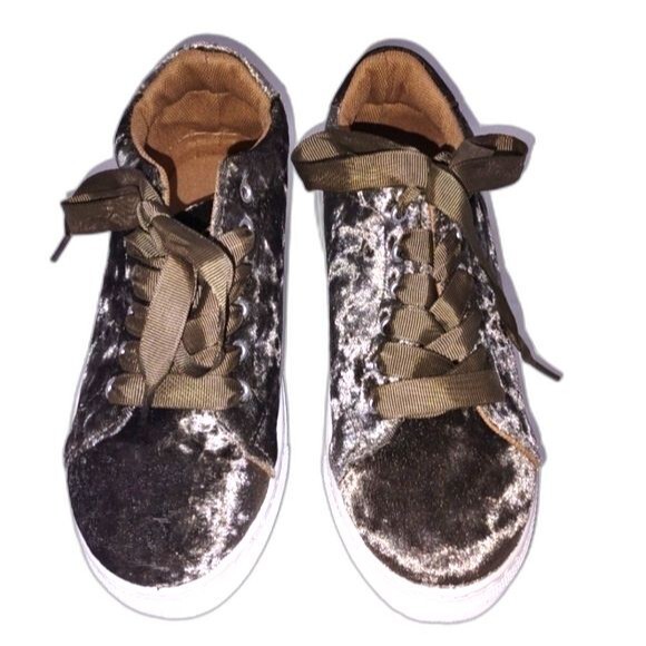 Qupid Reba Retro Inspired Green Velvet Fashion Sneaker Size 5.5 - Picture 3 of 9